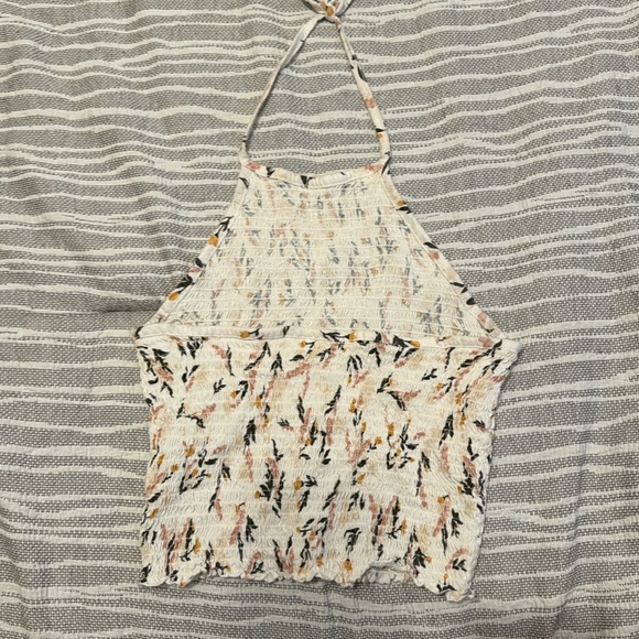 Garage cute white top with flowers - Picture 2 of 5